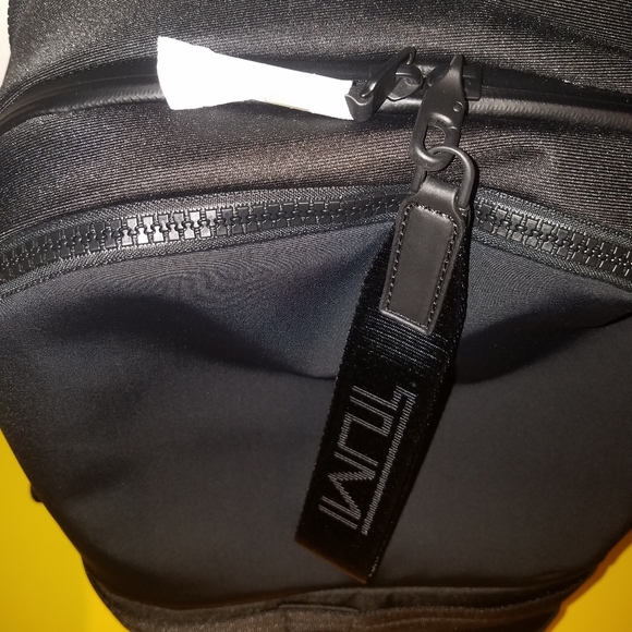 tumi backpack water bottle